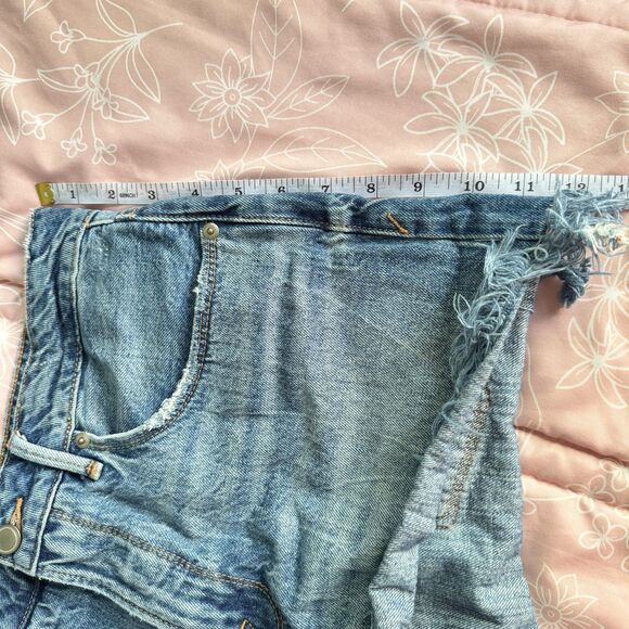 Good American Denim Shorts Distressed Hem Micro Shorts 100% Cotton Size 4/27 - Picture 6 of 8